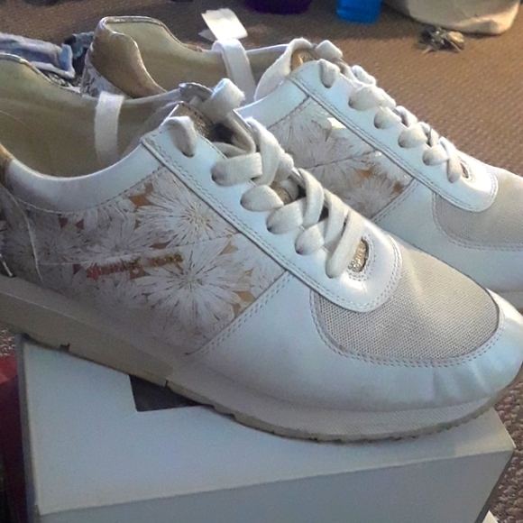 Women's sneakers - Picture 1 of 9